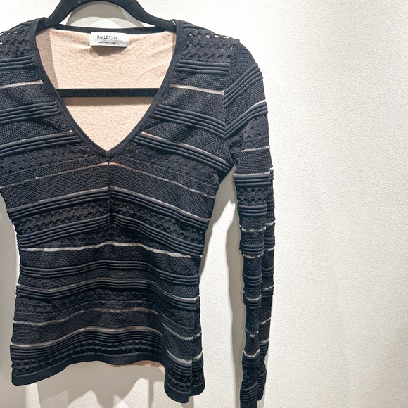 NWOT Bailey 44 Cream V-Neck Top Black Lace Long Sleeve - Picture 4 of 7